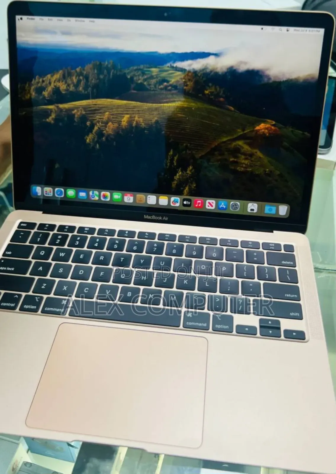 New Laptop Apple MacBook Air 2020 M1 8GB Apple M1 SSD 512GB