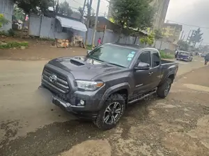 Photo - Toyota Tacoma 4dr Double Cab 2016 Gray