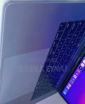 Photo - New Laptop Apple MacBook Pro 2017 16GB Intel Core I7 SSD 512GB