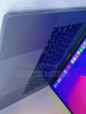 New Laptop Apple MacBook Pro 2017 16GB Intel Core I7 SSD 512GB