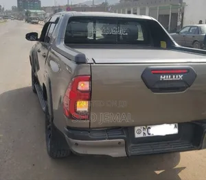 Toyota Hilux 2023 Gray