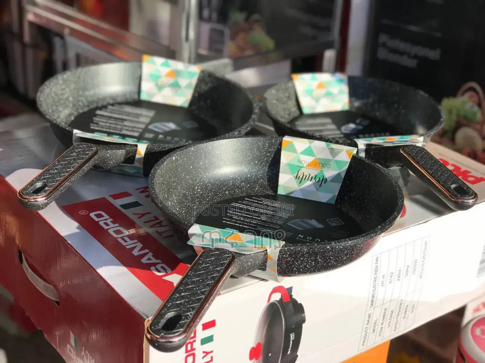 Momcoc Pan የማይዝ የሴራሚክ መጥበሻ