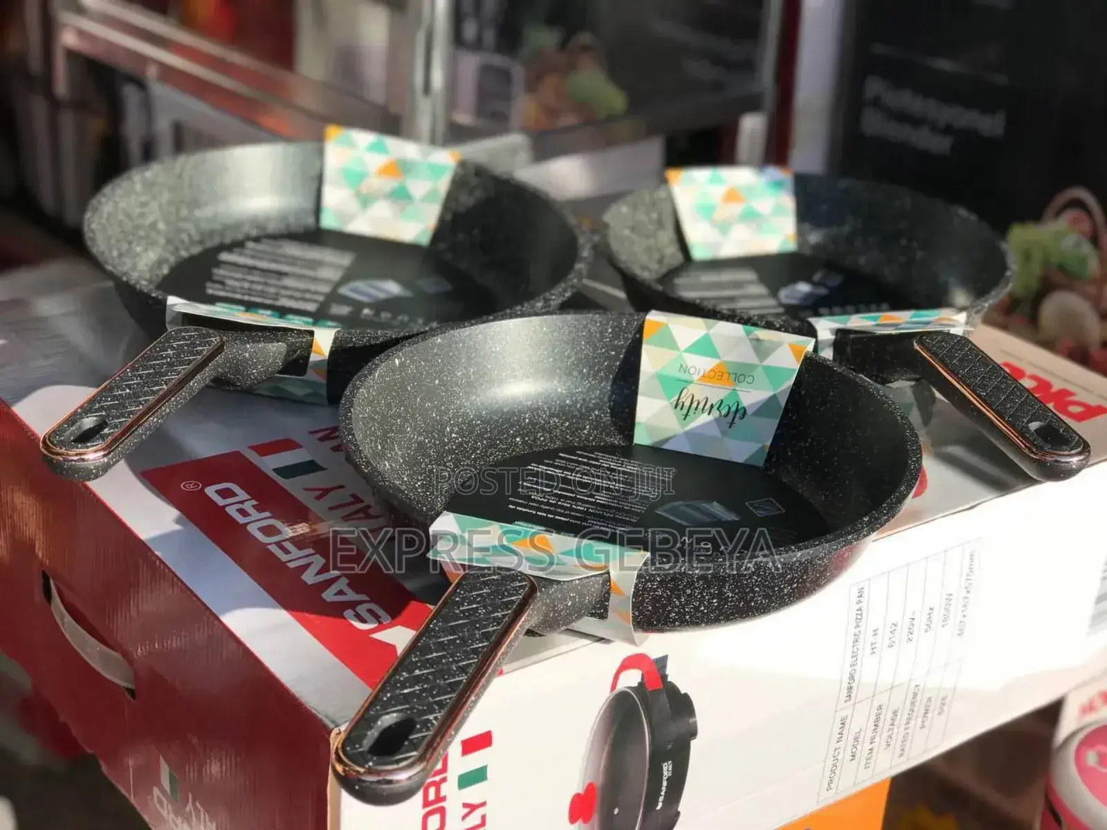 Momcoc Pan የማይዝ የሴራሚክ መጥበሻ