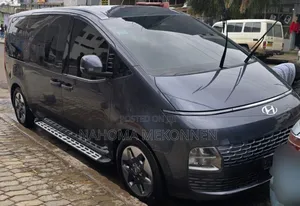 Hyundai Staria 2023 Gray