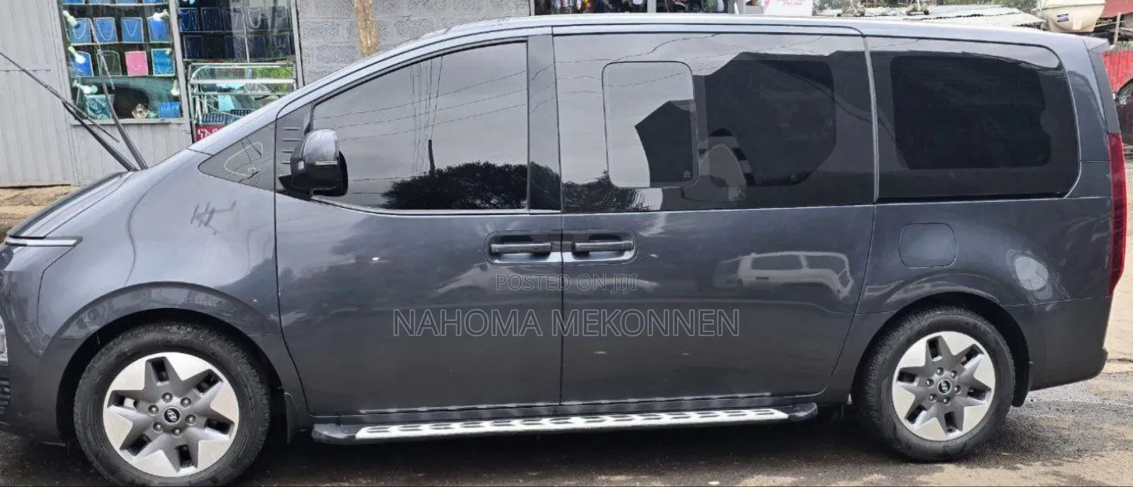 Hyundai Staria 2023 Gray