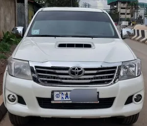 Photo - Toyota Hilux 2014 White