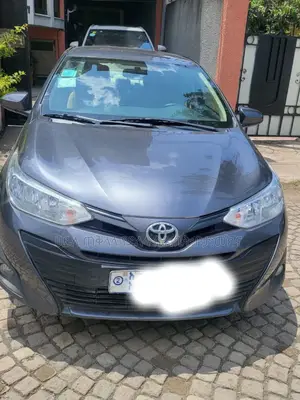 Toyota Yaris 2020 Gray