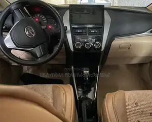 Toyota Yaris 2020 Gray