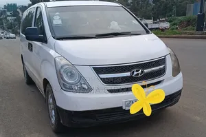 Photo - Hyundai H1 2016 White