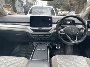 Volkswagen ID.6 2023 Gold