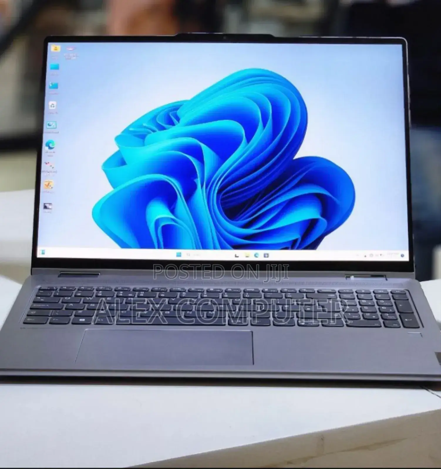 New Laptop Lenovo Yoga 7i 16GB Intel Core I7 SSD 1T