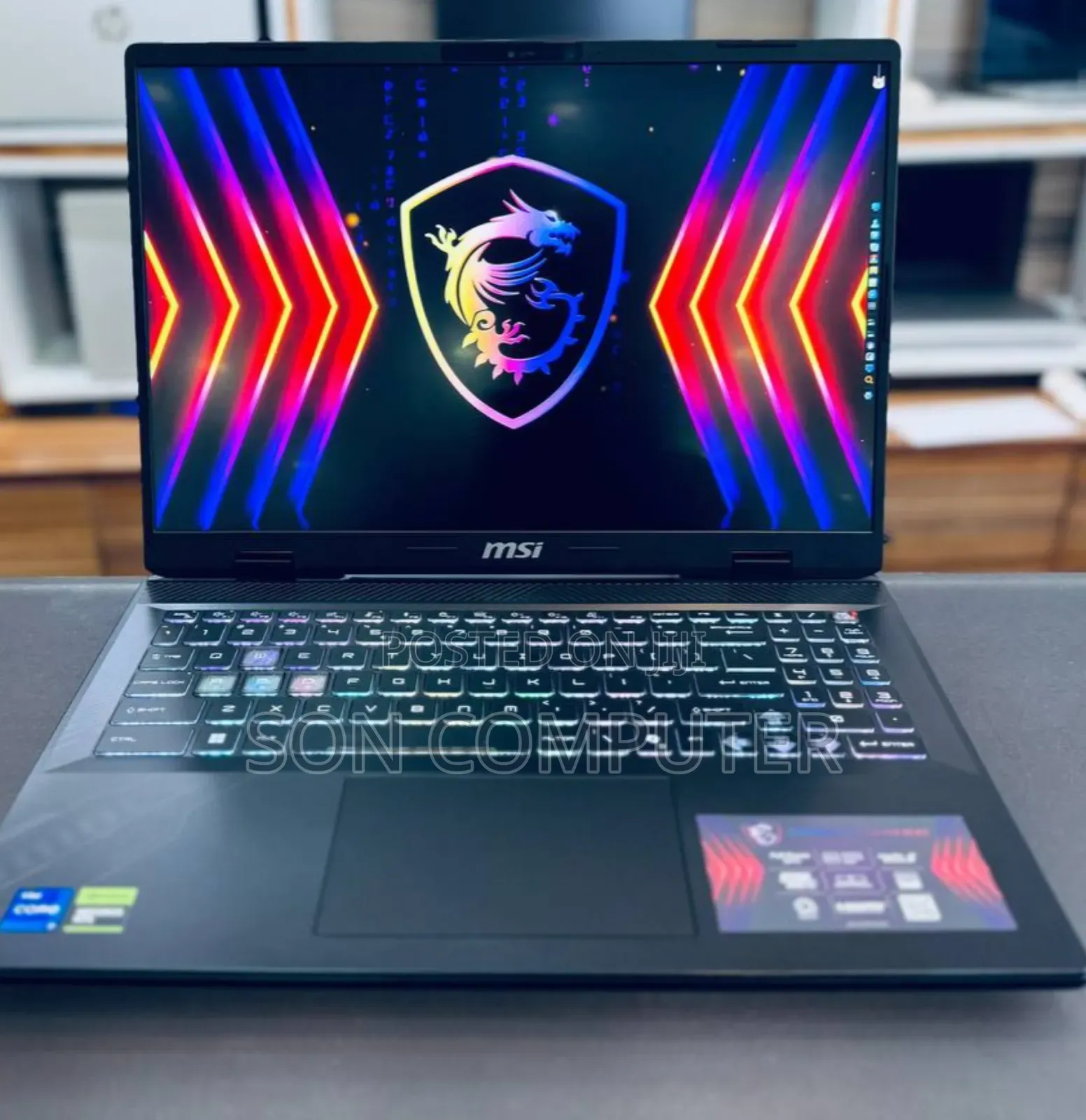 New Laptop MSI Crosshair 17 B12U 16GB Intel Core I7 SSD 1T