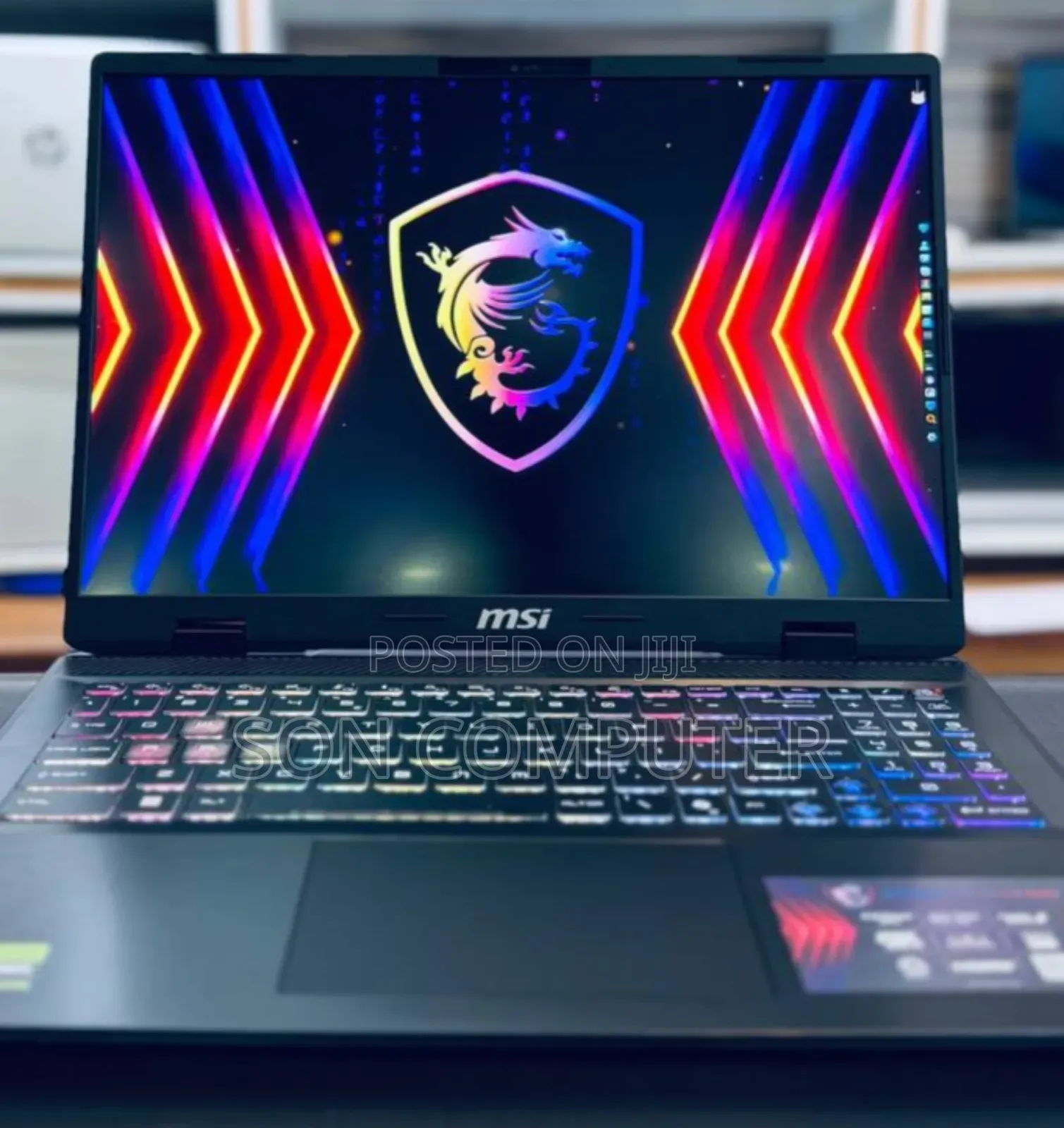 New Laptop MSI Crosshair 17 B12U 16GB Intel Core I7 SSD 1T