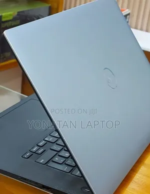 Photo - New Laptop Dell Precision 15 3520 16GB Intel Core I7 SSD 512GB