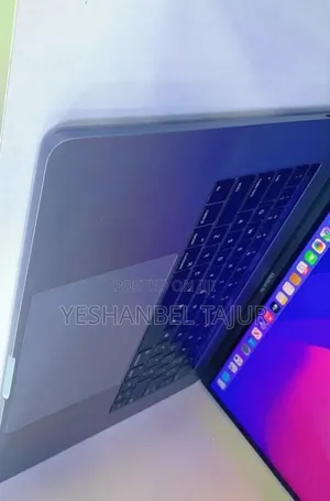 Photo - New Laptop Apple MacBook Pro 2017 16GB Intel Core I7 SSD 512GB