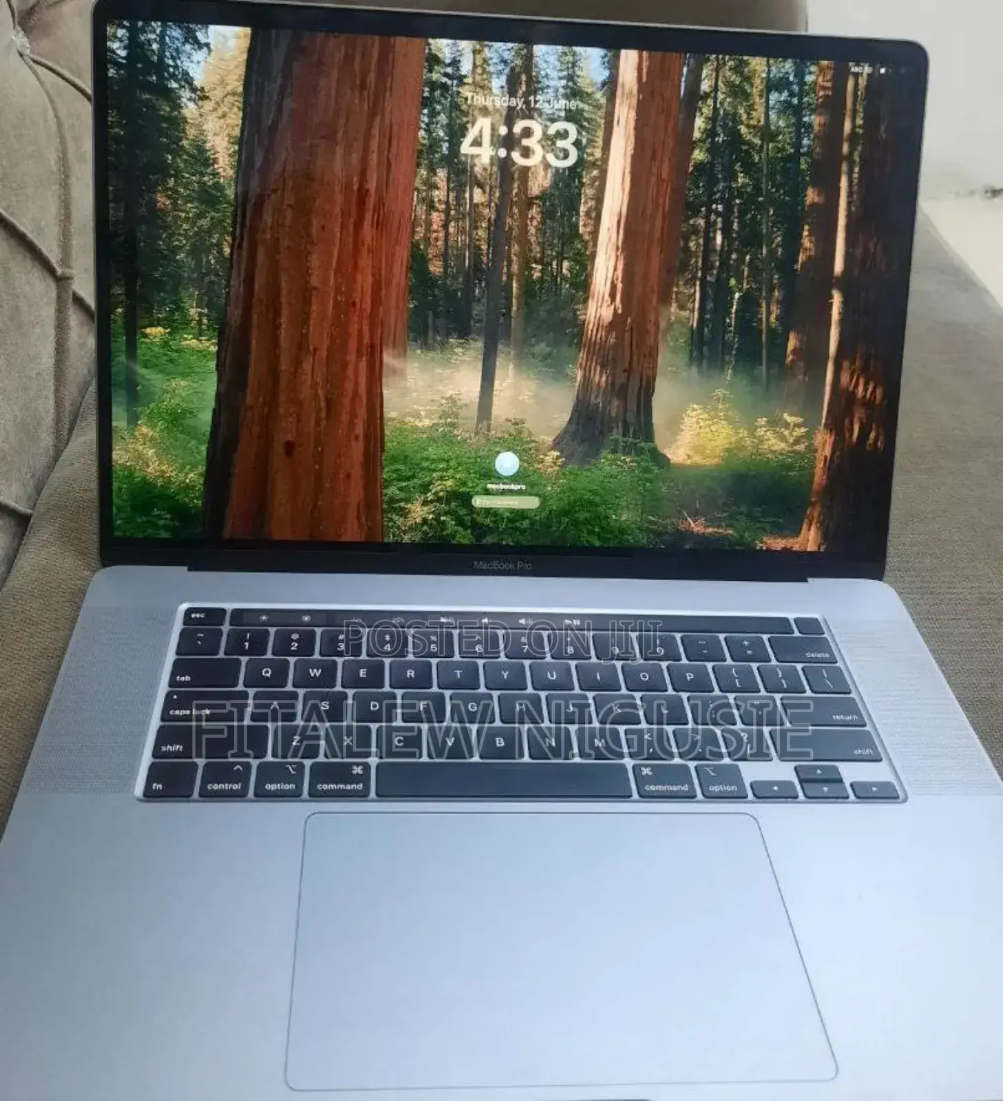 New Laptop Apple MacBook Pro 32GB Intel Core I9 SSD 512GB