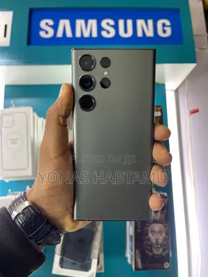 Photo - New Samsung Galaxy S22 Ultra 256 GB