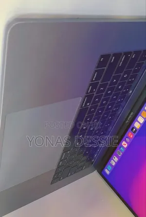 Laptop Apple MacBook Pro 2017 16GB Intel Core I7 SSD 512GB