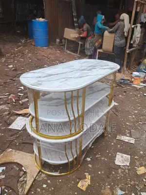 Photo - በላምኔት የተሰሩ ኦቫል ቴብል