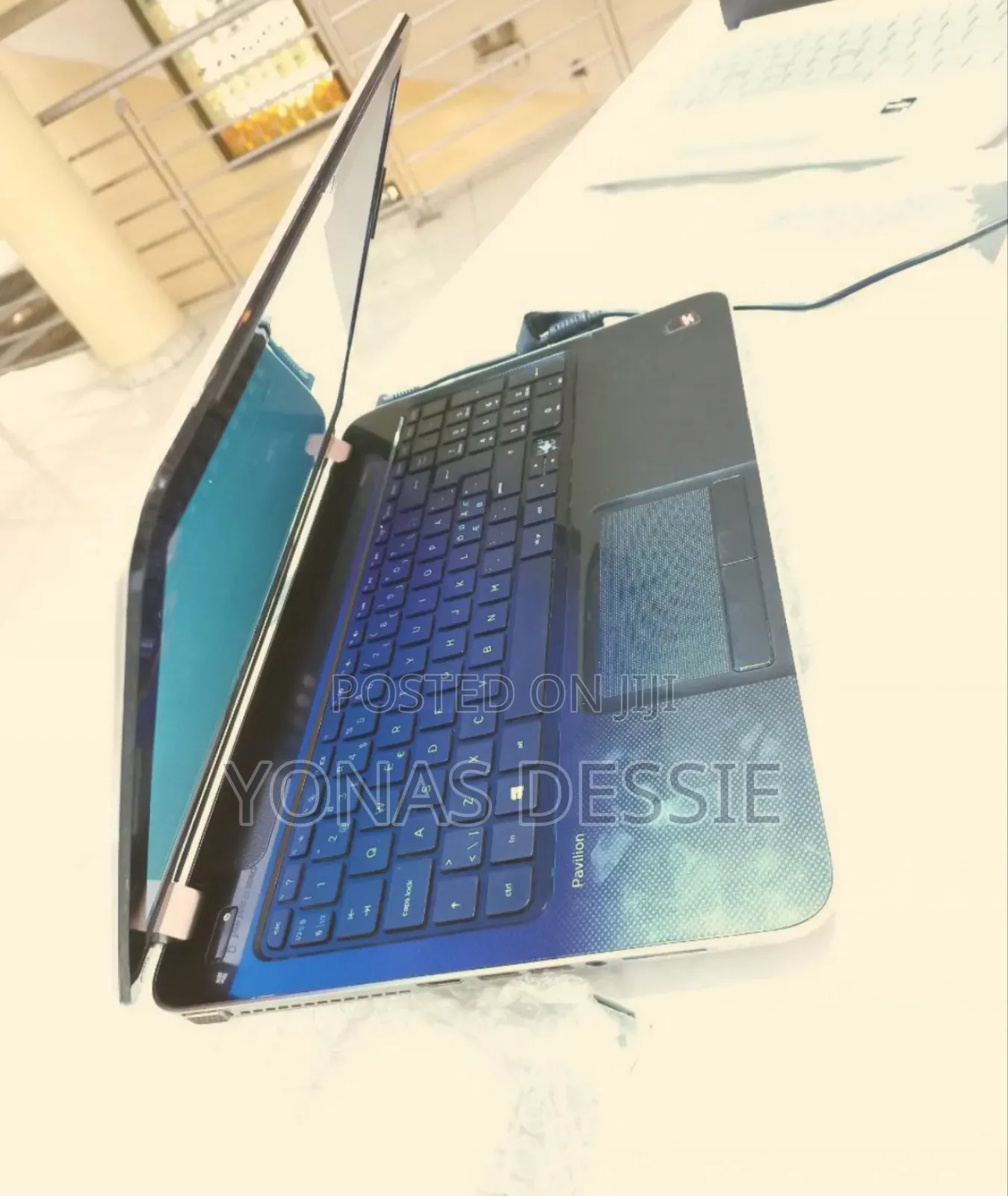Laptop HP Pavilion 10 4GB AMD A4 HDD 1T