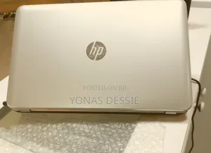 Laptop HP Pavilion 10 4GB AMD A4 HDD 1T