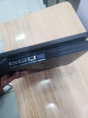 Palystation 4 Slim