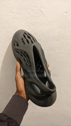 Photo - Adidas Yeezy Foam RNNR 45
