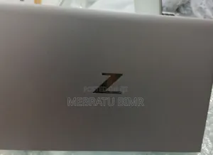New Laptop HP ZBook Firefly G8 16GB Intel Core I7 SSD 512GB