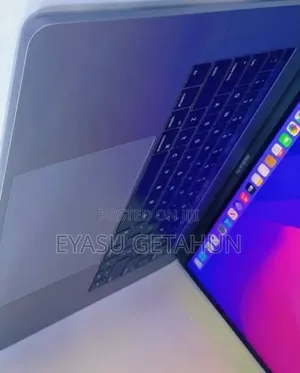 New Laptop Apple MacBook Pro 2017 16GB Intel Core I7 SSD 512GB
