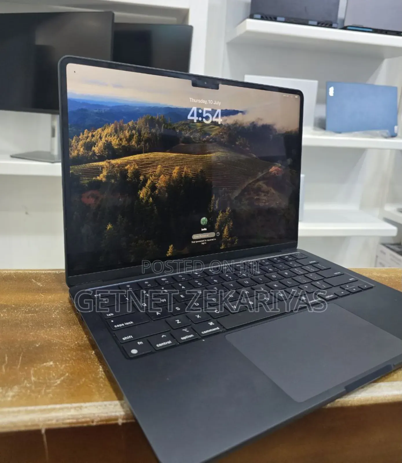 New Laptop Apple MacBook Air 2022 M2 8GB Apple M2 SSD 256GB