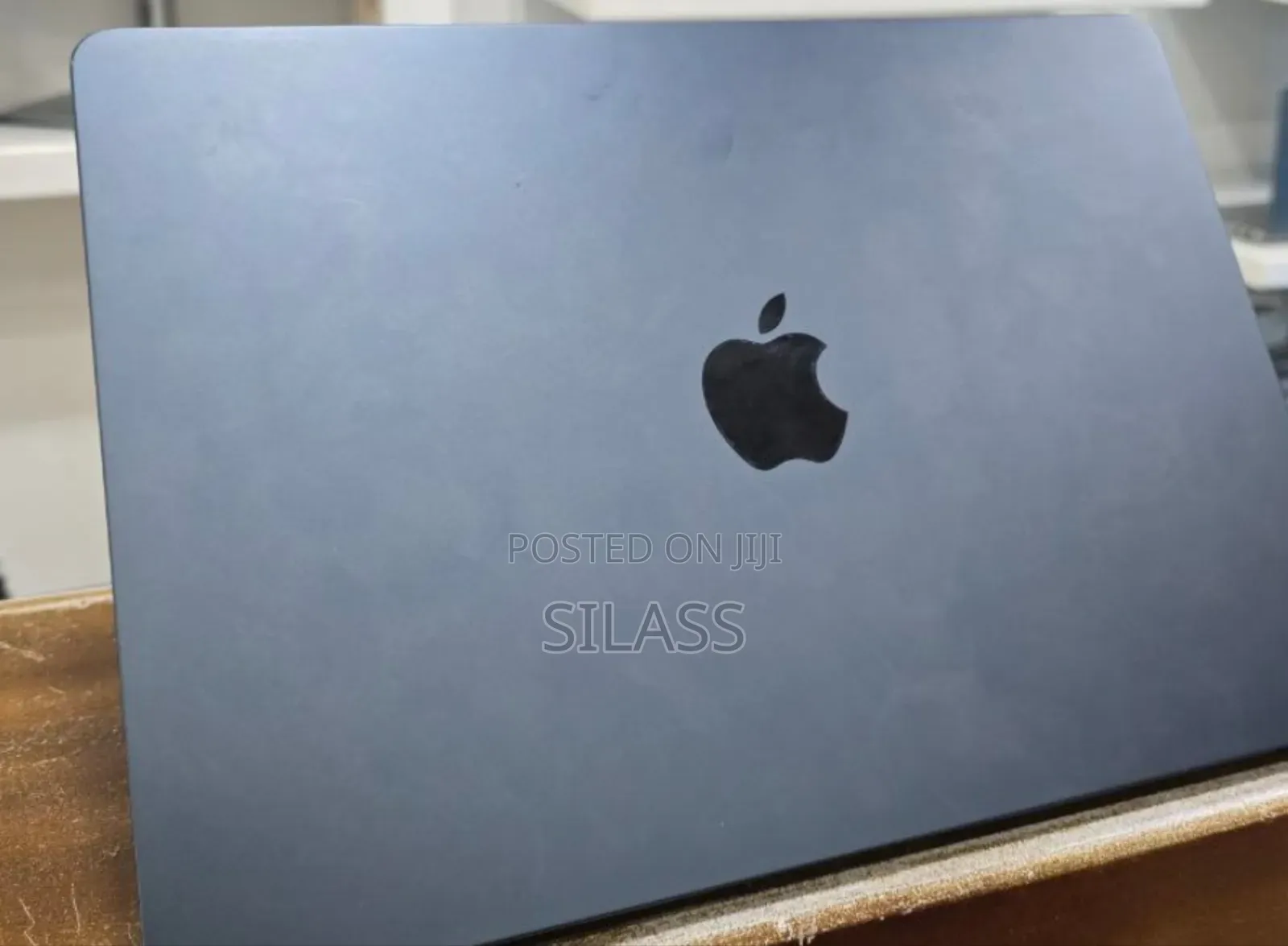 New Laptop Apple MacBook Air 2022 M2 8GB Apple M2 SSD 256GB