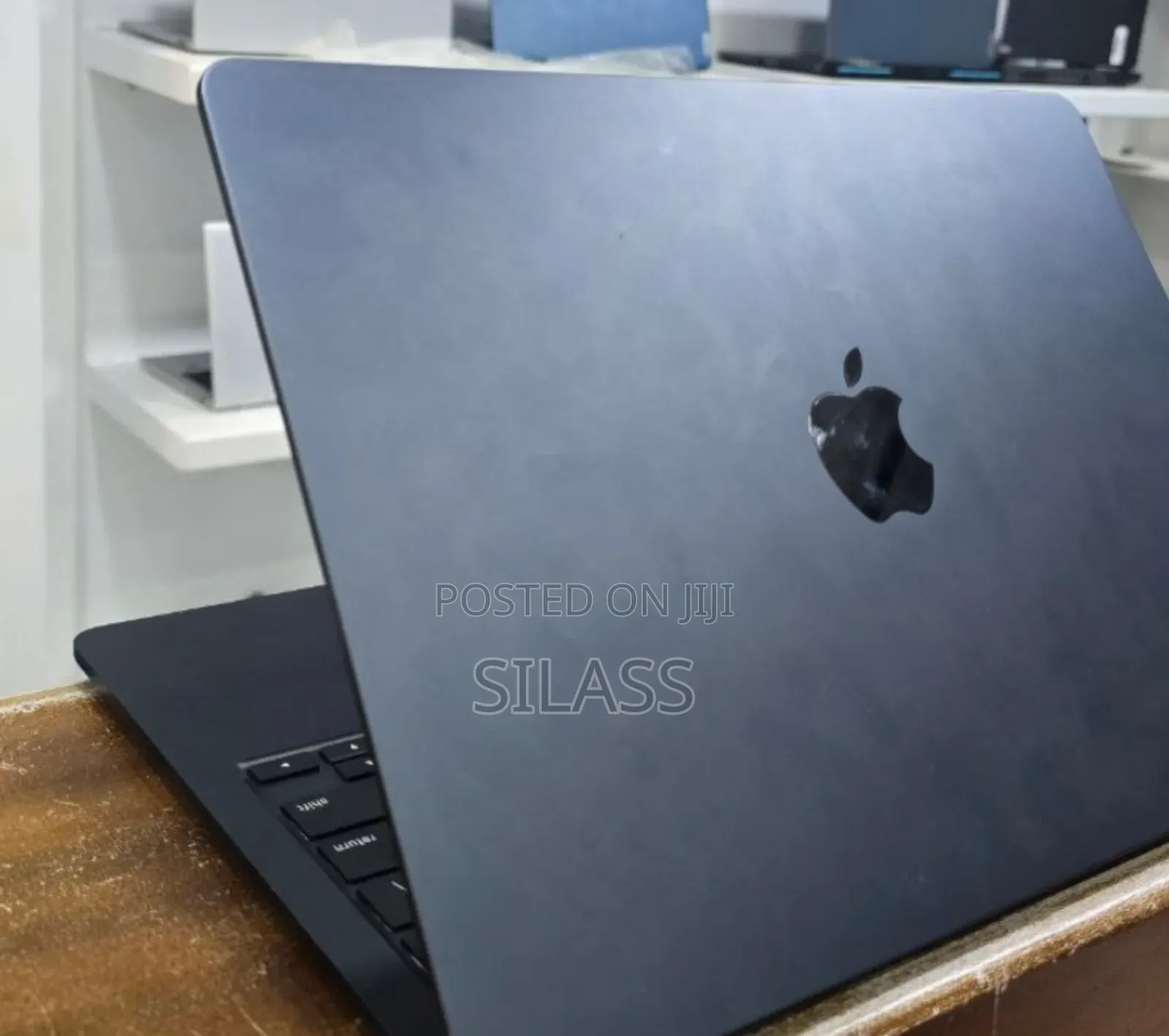 New Laptop Apple MacBook Air 2022 M2 8GB Apple M2 SSD 256GB