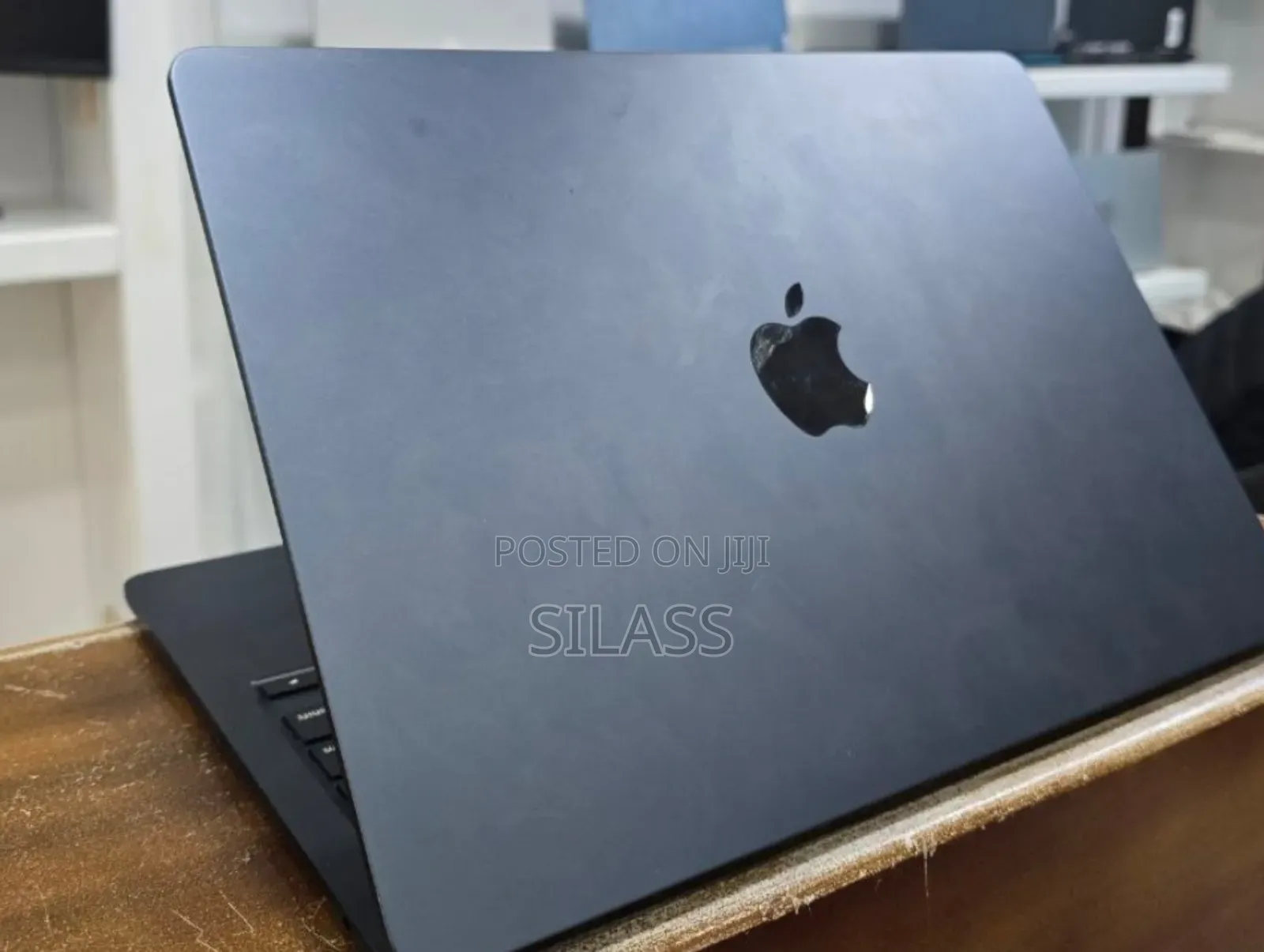 New Laptop Apple MacBook Air 2022 M2 8GB Apple M2 SSD 256GB