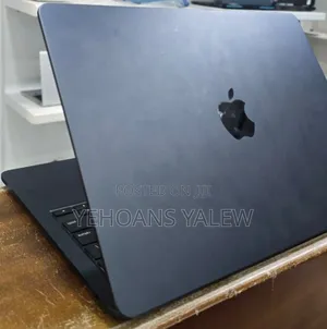 Photo - New Laptop Apple MacBook Air 2022 M2 8GB Intel Core M2 SSD 256GB