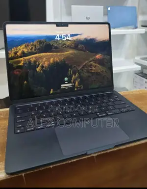 New Laptop Apple MacBook Air 2023 M2 8GB Apple M2 SSD 256GB