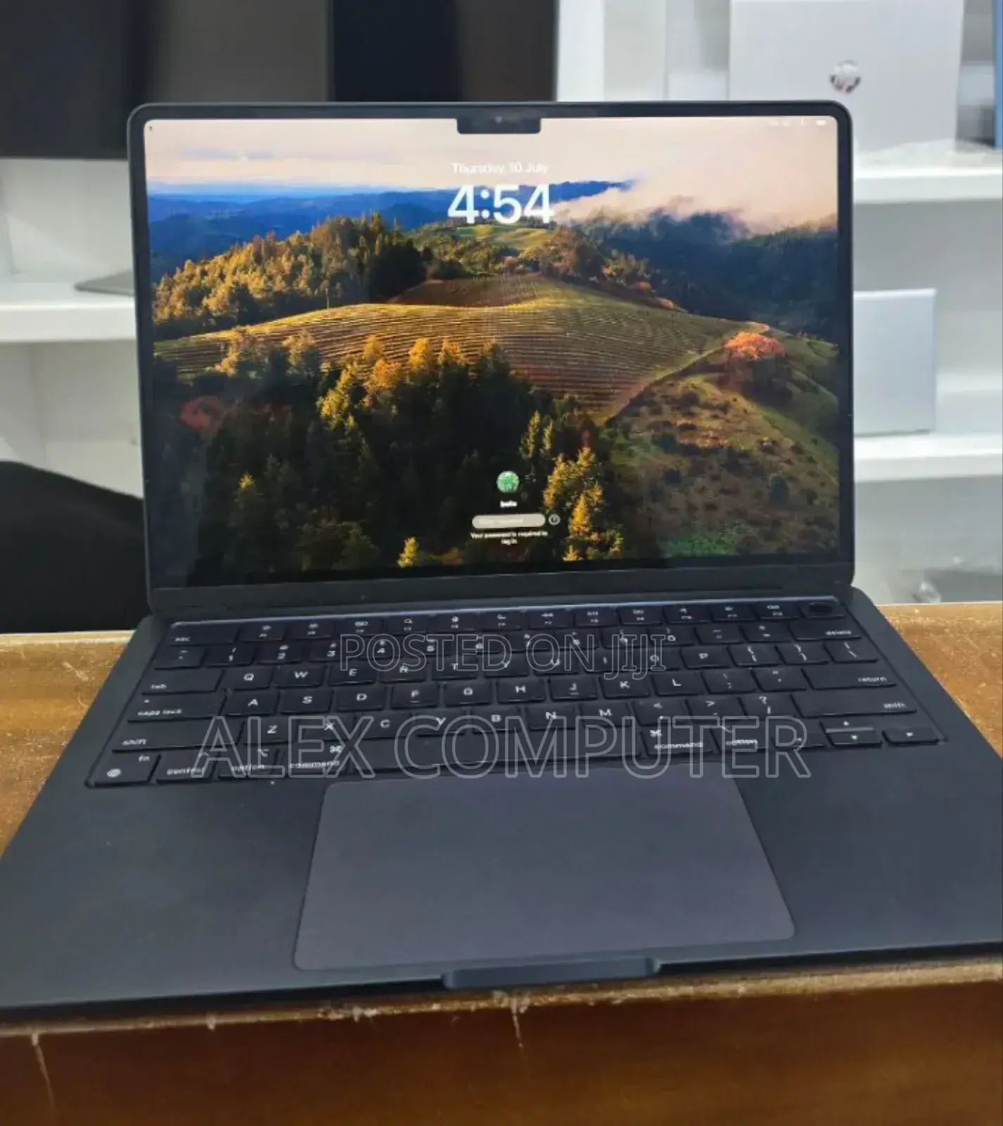 New Laptop Apple MacBook Air 2023 M2 8GB Apple M2 SSD 256GB