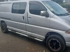 Toyota HiAce 2006 Silver