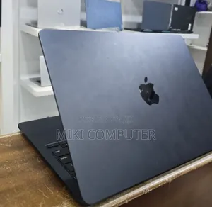 Photo - New Laptop Apple MacBook Air 2022 M2 8GB Intel SSD 256GB