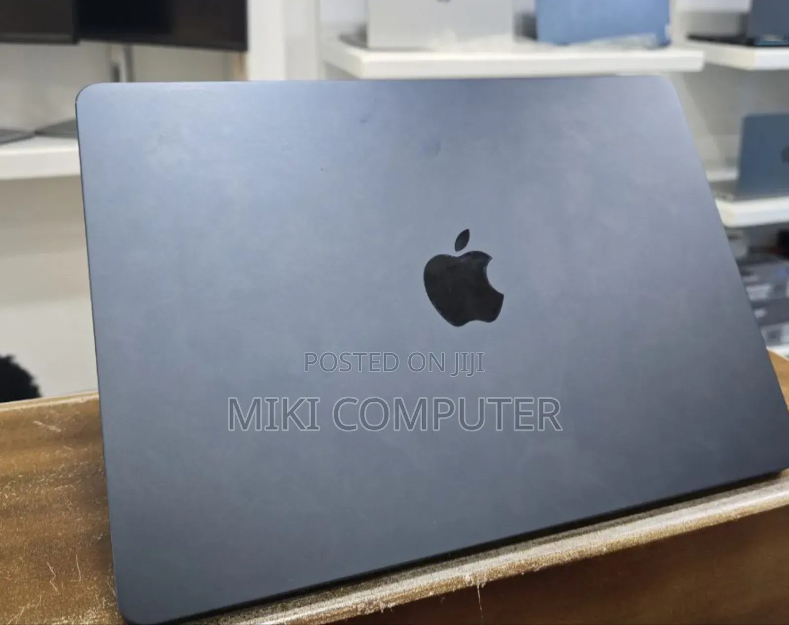 New Laptop Apple MacBook Air 2022 M2 8GB Intel SSD 256GB