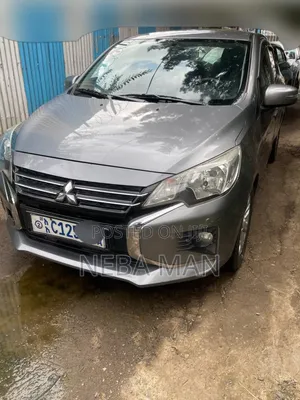 Mitsubishi Attrage 2022 Silver