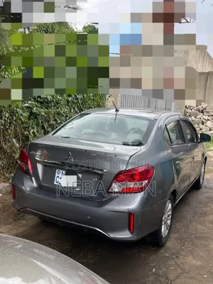 Mitsubishi Attrage 2022 Silver