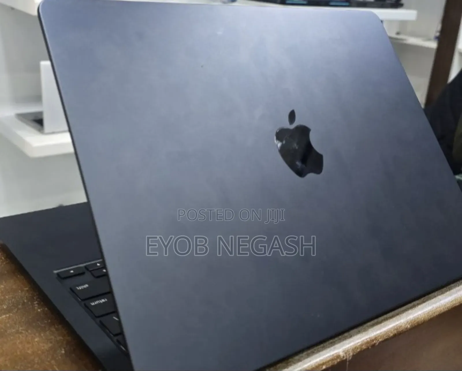 New Laptop Apple MacBook Air 2022 M2 8GB Apple M2 SSD 256GB