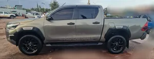 Toyota Hilux 2021 Beige