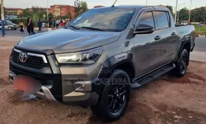 Toyota Hilux 2021 Beige
