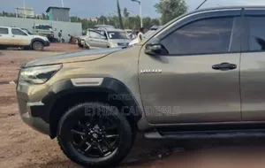 Toyota Hilux 2021 Beige