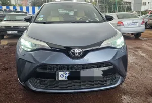 Photo - Toyota C-HR 2020 Blue