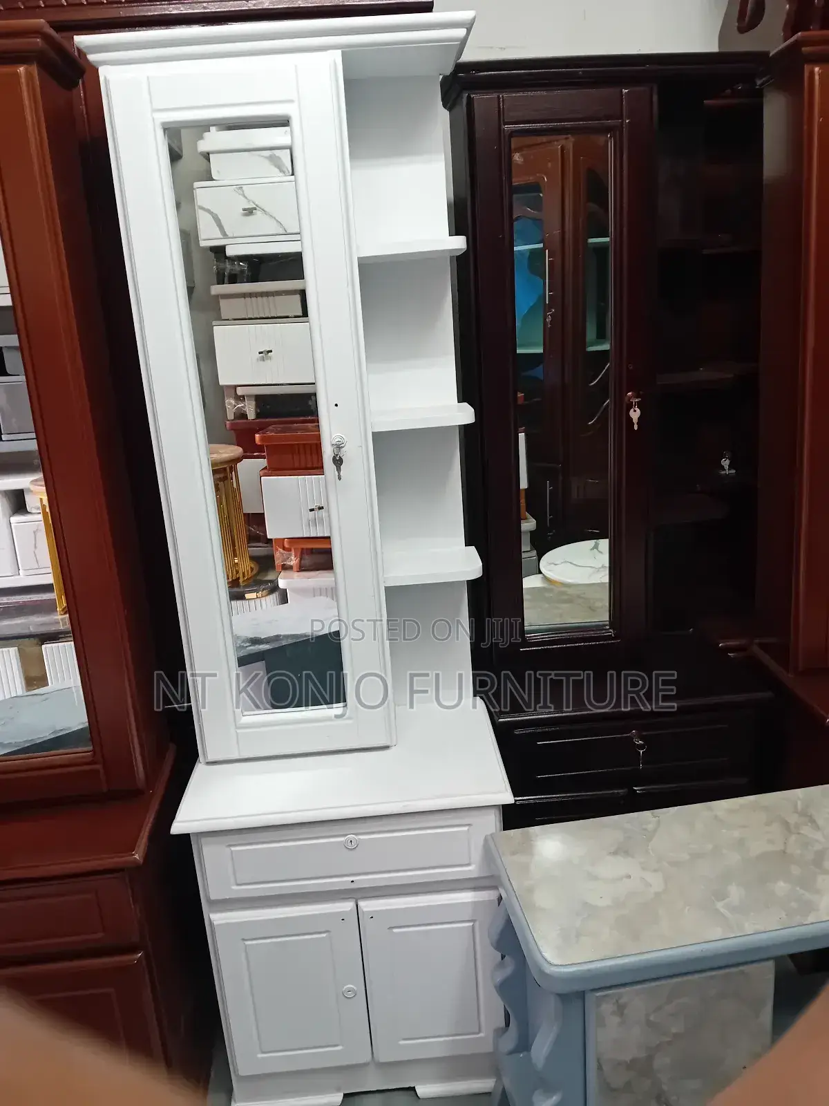 Dressing Table (መዋቢያ, መልበሻ)