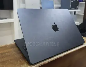 New Laptop Apple MacBook Air 2022 M2 8GB Apple M2 SSD 256GB