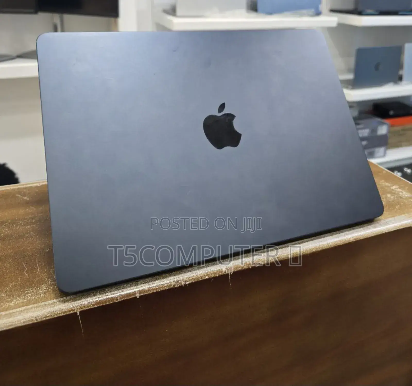 New Laptop Apple MacBook Air 2022 M2 8GB Apple M2 SSD 256GB