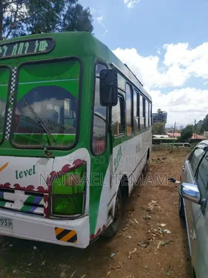 Photo - Isuzu Executive Bus 2006 White
